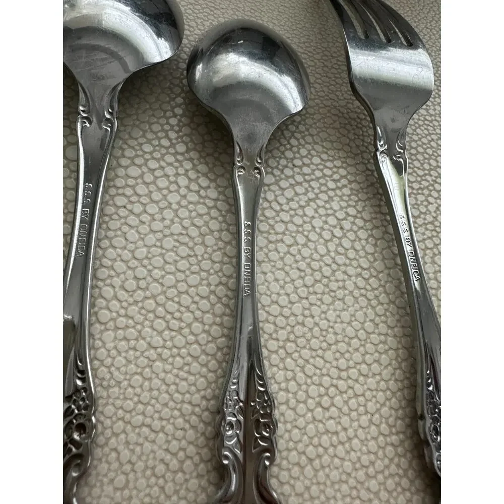 SSS Oneida Renoir Pembrooke Satin Stainless Steel 4pc Set Place Spoon Fork Knife